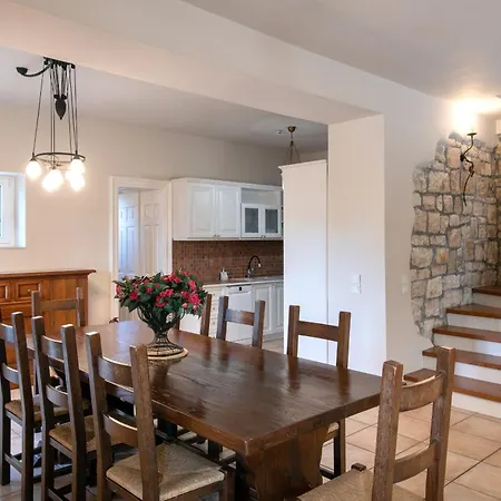 Villa Moyria By Posarellivillas